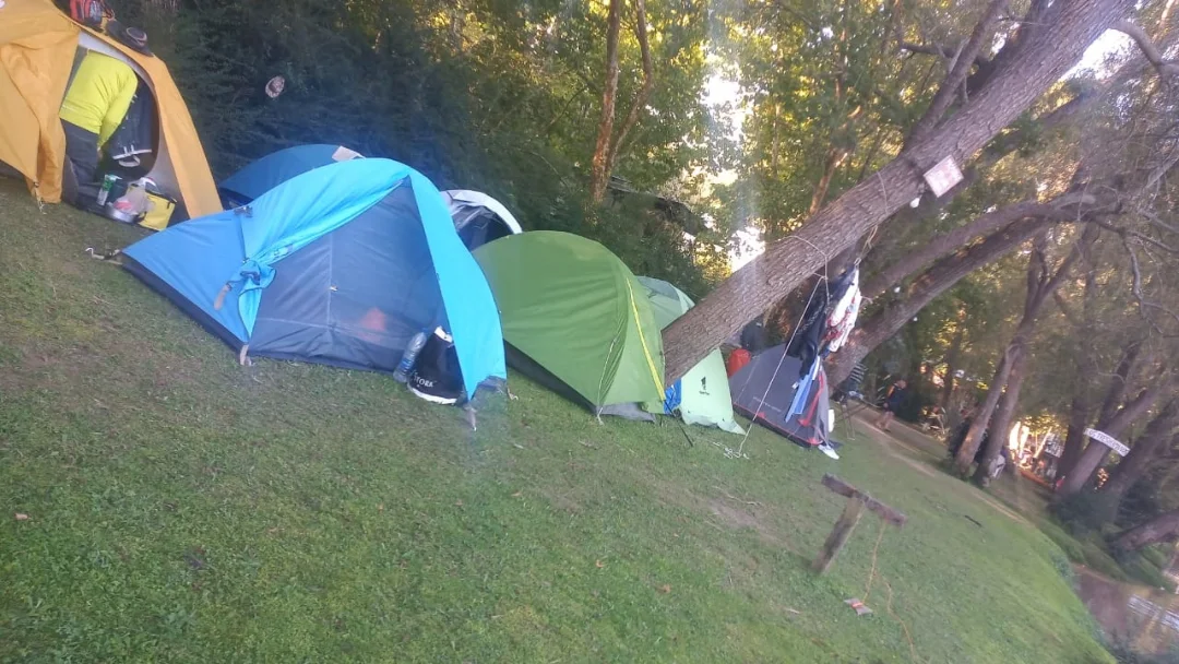 Zona de acampar junto al arroyo en Tigre