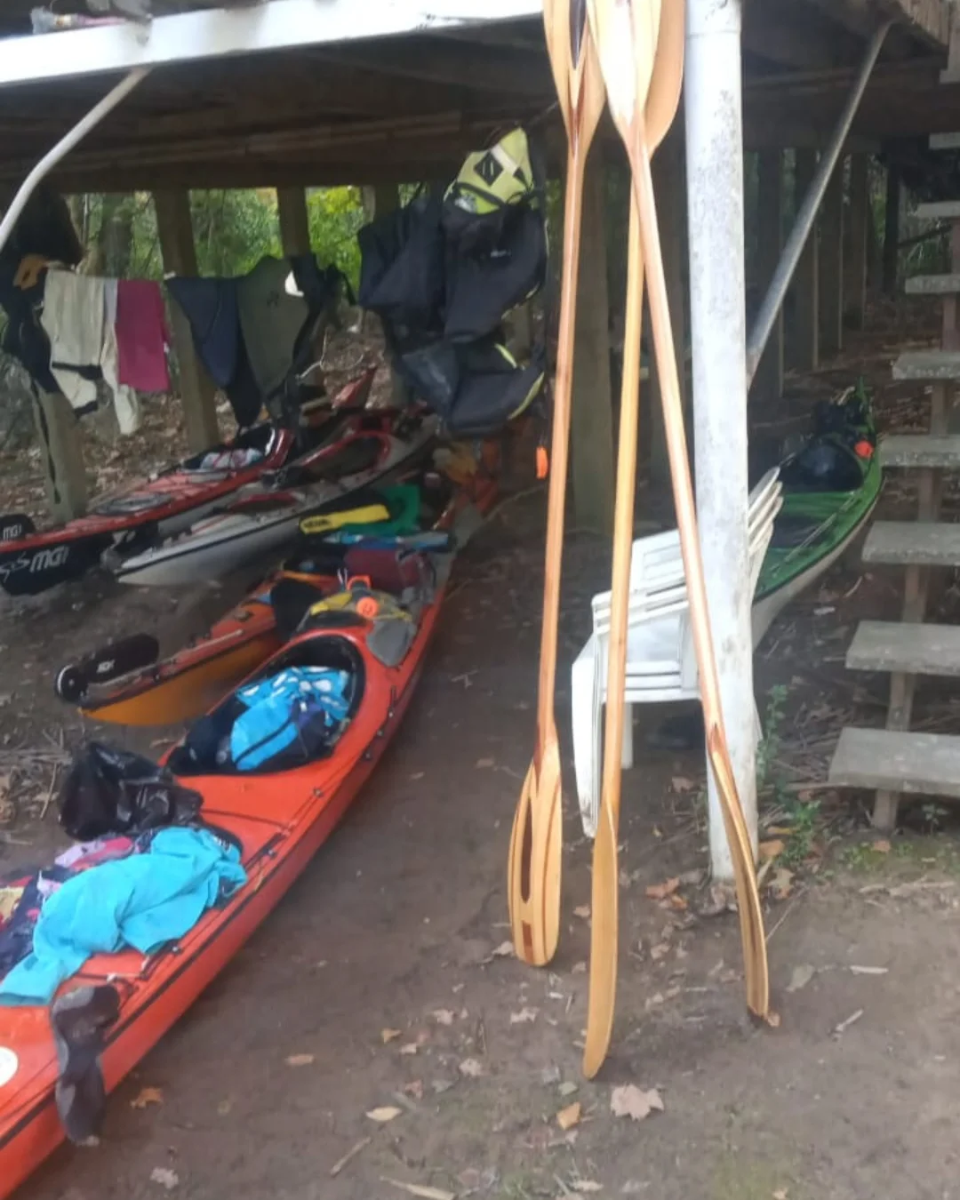 Guarderia de kayaks en Odisea Delta Club