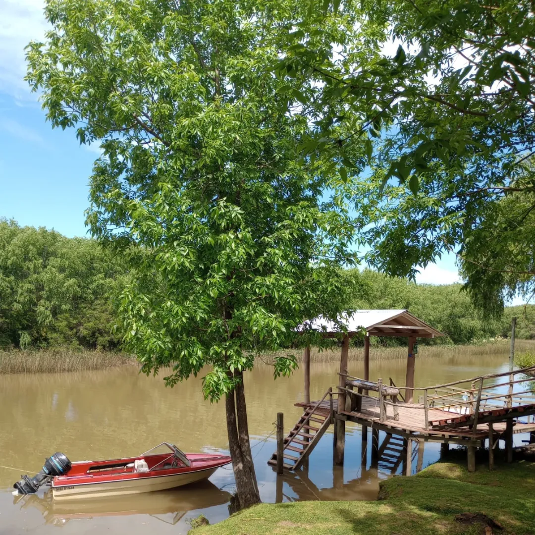 Muelle para pesca deportiva en el Arroyo del Diablo, Tigre